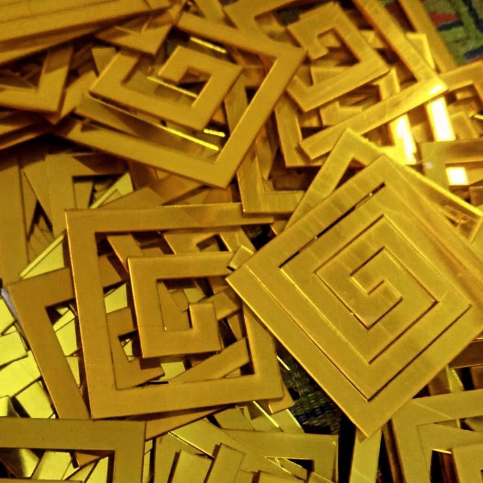 4 Pcs Self-Adhesive Acrylic Mirror Decals - Modern 3D Wall Accent